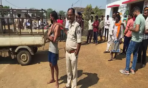 नहर में डुबोकर युवक ने की मासूम बेटे की हत्या, पत्नी के साथ हुआ था विवाद नहर में डुबोकर युवक ने की मासूम बेटे की हत्या, पत्नी के साथ हुआ था विवाद