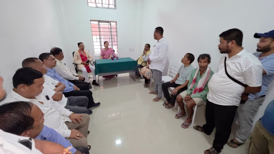 Assam के अस्पताल के अचानक उद्घाटन को लेकर ग्रामीणों और अधिकारियों के बीच झड़प