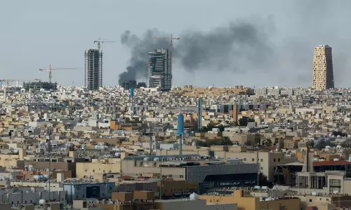 Saudi वायु रक्षा ने अल-जौफ़ क्षेत्र के ऊपर एक ड्रोन को रोका और नष्ट कर दिया Saudi वायु रक्षा ने अल-जौफ़ क्षेत्र के ऊपर एक ड्रोन को रोका और नष्ट कर दिया