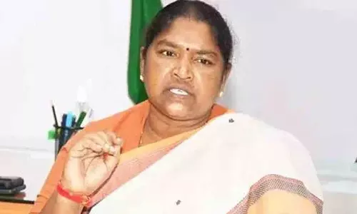 Seethakka ने राष्ट्रीय महिला नेता सम्मेलन में संबोधन दिया Seethakka ने राष्ट्रीय महिला नेता सम्मेलन में संबोधन दिया