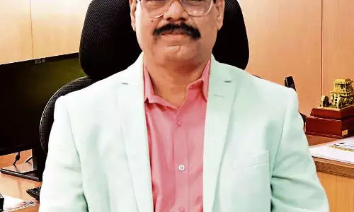 Karnataka : एसोसिएट प्रोफेसर ज़ांडेकर ने महज़ तीन महीनों में कई अवैध कार्य किए Karnataka : एसोसिएट प्रोफेसर ज़ांडेकर ने महज़ तीन महीनों में कई अवैध कार्य किए