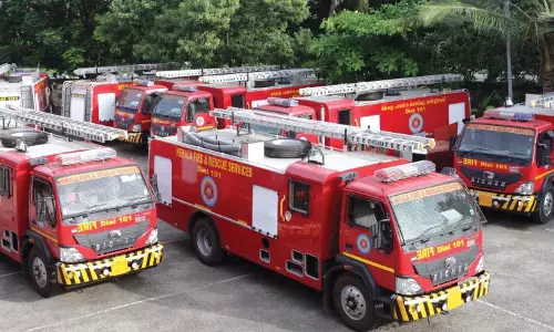 Telangana : टोलीचौकी में टायर की दुकान में आग लगी Telangana : टोलीचौकी में टायर की दुकान में आग लगी