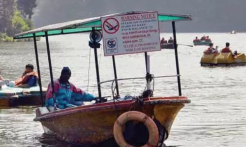 Ooty की पाइकारा झील में ईंधन से चलने वाली नावों के इस्तेमाल पर रोक Ooty की पाइकारा झील में ईंधन से चलने वाली नावों के इस्तेमाल पर रोक