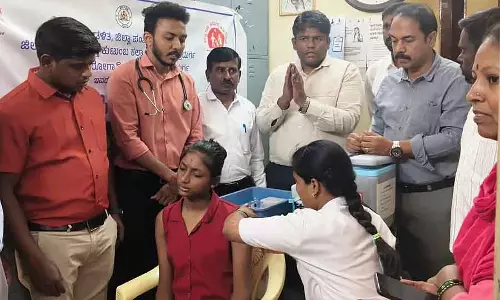सर्वाइकल कैंसर से बचाव के लिए HPV वैक्सीन: Dr. Melvin Kumar सर्वाइकल कैंसर से बचाव के लिए HPV वैक्सीन: Dr. Melvin Kumar