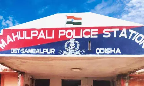 Sambalpur में दो बेटियों को कुएं में फेंकने के बाद महिला ने फांसी लगा ली Sambalpur में दो बेटियों को कुएं में फेंकने के बाद महिला ने फांसी लगा ली