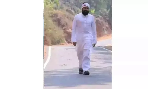 Onuru में पवन कल्याण ने फहराया जन सेना पार्टी का झंडा, 13वां स्थापना दिवस मनाया Onuru में पवन कल्याण ने फहराया जन सेना पार्टी का झंडा, 13वां स्थापना दिवस मनाया