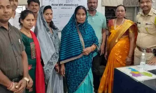 चोरी की झूठी अफ़वाह पर बुज़ुर्ग महिला की पिटाई चोरी की झूठी अफ़वाह पर बुज़ुर्ग महिला की पिटाई