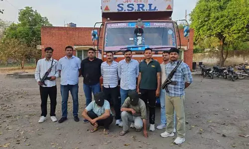 Panchkula Police ने बिहार जा रही 24 लाख रुपये की अवैध शराब ज़ब्त की, 2 गिरफ्तार Panchkula Police ने बिहार जा रही 24 लाख रुपये की अवैध शराब ज़ब्त की, 2 गिरफ्तार