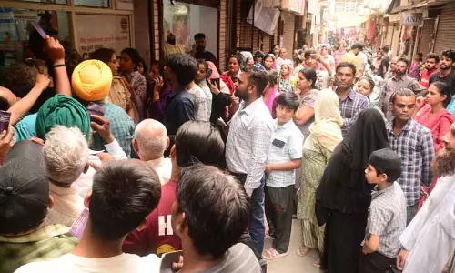 Chandigarh में ऑनलाइन सिलेंडर बुकिंग सिस्टम ठप होने से एजेंसियों पर लगी लंबी कतारें