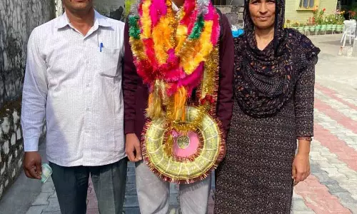 Himachal के एक फेरीवाले का बेटा हरियाणा में असिस्टेंट प्रोफेसर के तौर पर चयनित Himachal के एक फेरीवाले का बेटा हरियाणा में असिस्टेंट प्रोफेसर के तौर पर चयनित
