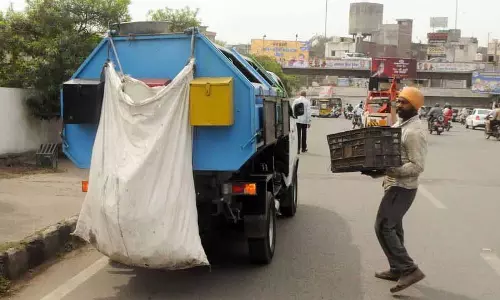 Amritsar में कचरा उठाने पर नज़र रखने के लिए GPS लगे वाहन Amritsar में कचरा उठाने पर नज़र रखने के लिए GPS लगे वाहन