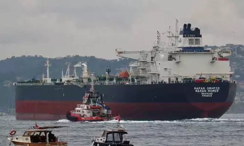 Greek Tanker ‘मारन होमर’ को अज्ञात वस्तु से टक्कर, चालक दल सुरक्षित Greek Tanker ‘मारन होमर’ को अज्ञात वस्तु से टक्कर, चालक दल सुरक्षित