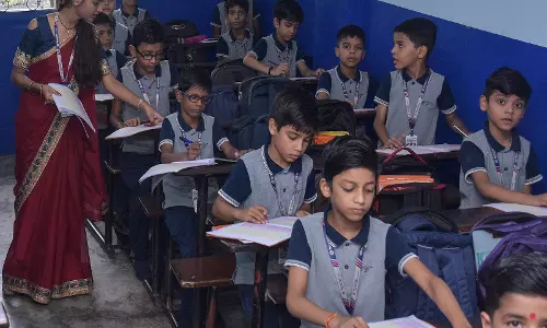 Dadaji Bhuse ने महाराष्ट्र के स्कूलों में मराठी को अनिवार्य विषय बनाया Dadaji Bhuse ने महाराष्ट्र के स्कूलों में मराठी को अनिवार्य विषय बनाया