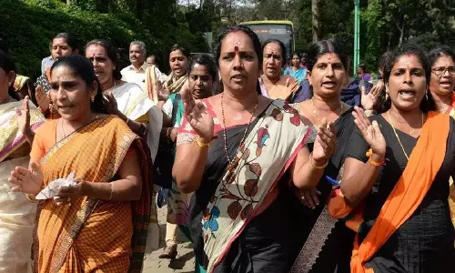 Kerala ने 10 से 50 वर्ष की महिलाओं के सबरीमाला प्रवेश पर रोक लगाई Kerala ने 10 से 50 वर्ष की महिलाओं के सबरीमाला प्रवेश पर रोक लगाई