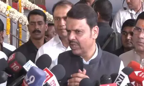 कांग्रेस को देश को गुमराह करना बंद कर देना चाहिए: LPG की किल्लत पर महाराष्ट्र के CM देवेंद्र फडणवीस कांग्रेस को देश को गुमराह करना बंद कर देना चाहिए: LPG की किल्लत पर महाराष्ट्र के CM देवेंद्र फडणवीस