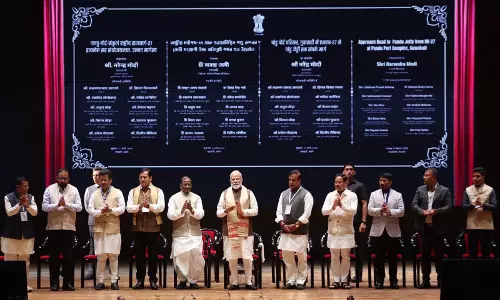 Narendra Modi ने गुवाहाटी में एलिवेटेड पोर्ट कॉरिडोर का किया उद्घाटन