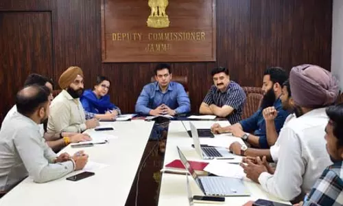 जम्मू डीएम ने एलपीजी वितरकों की बैठक की, कतारें रोकने और निष्पक्ष वितरण पर सख्त निर्देश दिए जम्मू डीएम ने एलपीजी वितरकों की बैठक की, कतारें रोकने और निष्पक्ष वितरण पर सख्त निर्देश दिए