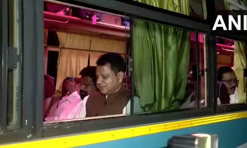 ओडिशा: भाजपा के 82 विधायक पारादीप के लिए रवाना ओडिशा: भाजपा के 82 विधायक पारादीप के लिए रवाना