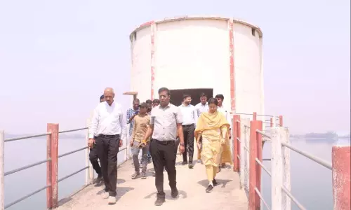 कलेक्टर ने नदी तट पर  जाकर जल आवर्धन एवं समूह जलप्रपात योजना का किया अवलोकन
