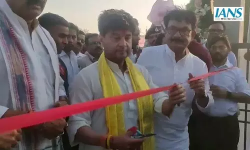 ज्योतिरादित्य सिंधिया ने  गांव में समृद्धि केंद्र और 10 सड़कों का किया उद्घाटन