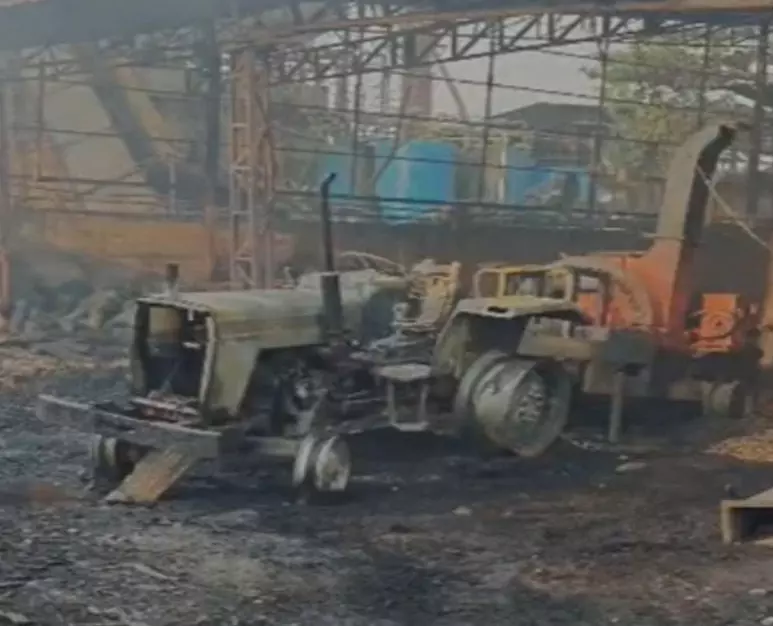रायपुर : 2 कर्मचारियों की जान दमकल कर्मियों ने बचाई, फैक्ट्री आगजनी घटना पर अपडेट रायपुर : 2 कर्मचारियों की जान दमकल कर्मियों ने बचाई, फैक्ट्री आगजनी घटना पर अपडेट