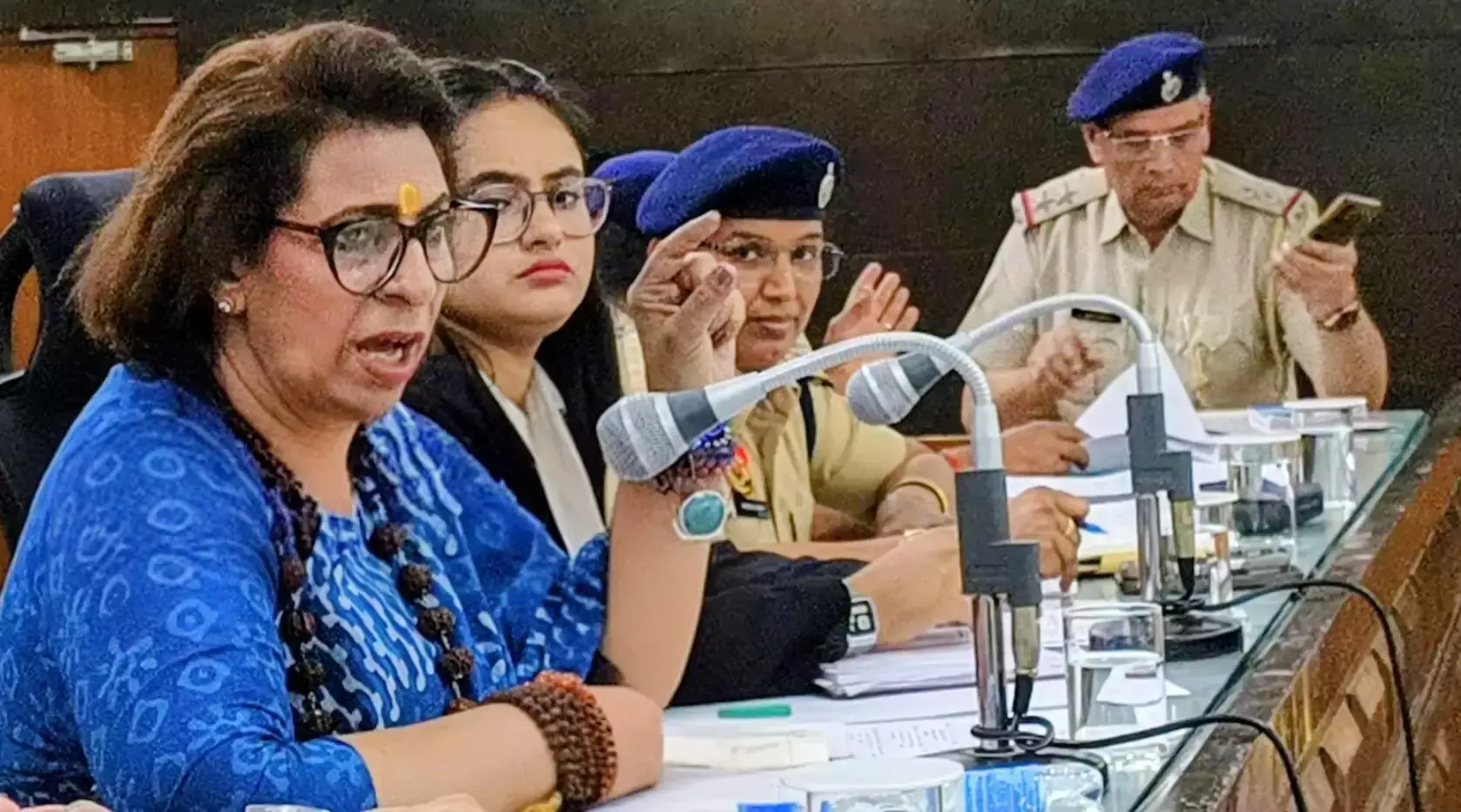 Panipat: पानीपत में महिला आयोग की सुनवाई में बादशाह नहीं आए Panipat: पानीपत में महिला आयोग की सुनवाई में बादशाह नहीं आए