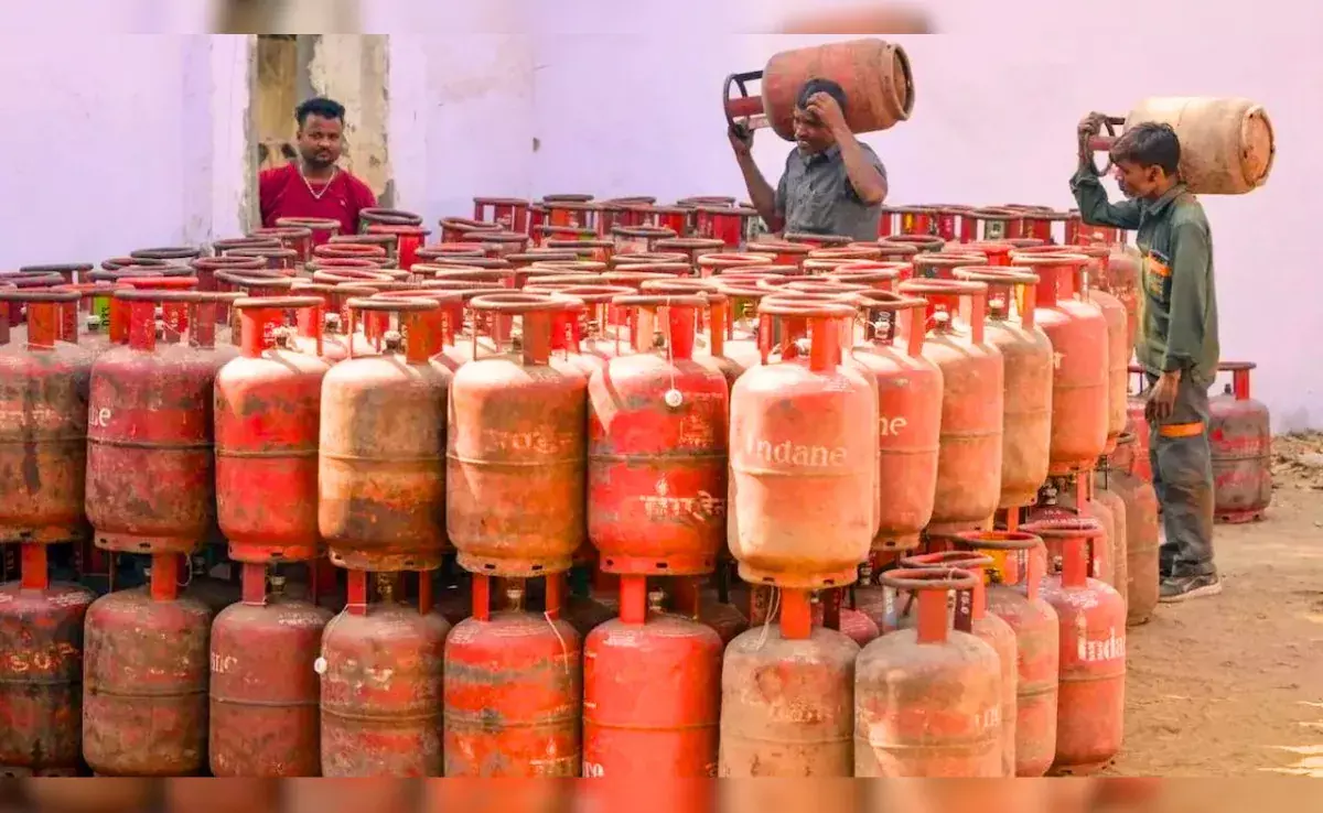 Jammu: रसोई गैस बुकिंग में बाधा, उपभोक्ताओं को भारी परेशानी Jammu: रसोई गैस बुकिंग में बाधा, उपभोक्ताओं को भारी परेशानी