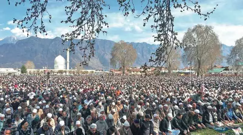 Srinagar जुमात-उल-विदा धार्मिक उत्साह के साथ मनाया गया Srinagar जुमात-उल-विदा धार्मिक उत्साह के साथ मनाया गया