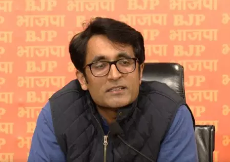 भारत इकलौता जी20 देश है, जहां वैश्विक युद्ध के बावजूद नहीं बढ़े पेट्रोल के दाम : प्रदीप भंडारी भारत इकलौता जी20 देश है, जहां वैश्विक युद्ध के बावजूद नहीं बढ़े पेट्रोल के दाम : प्रदीप भंडारी