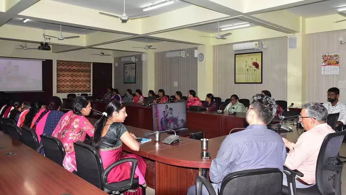 MP : सीएम ने मंदसौर में लाडली बहना को ₹39.05 करोड़ हस्तांतरित किए MP : सीएम ने मंदसौर में लाडली बहना को ₹39.05 करोड़ हस्तांतरित किए