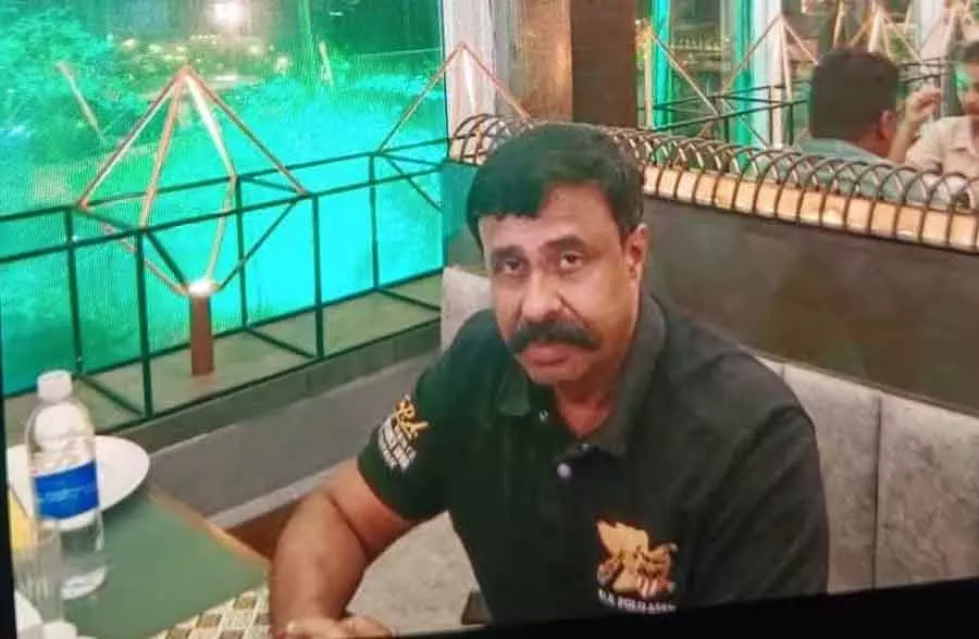 एक्साइज DC के घर पर तलाशी: ₹8 करोड़ की अवैध संपत्ति मिली एक्साइज DC के घर पर तलाशी: ₹8 करोड़ की अवैध संपत्ति मिली