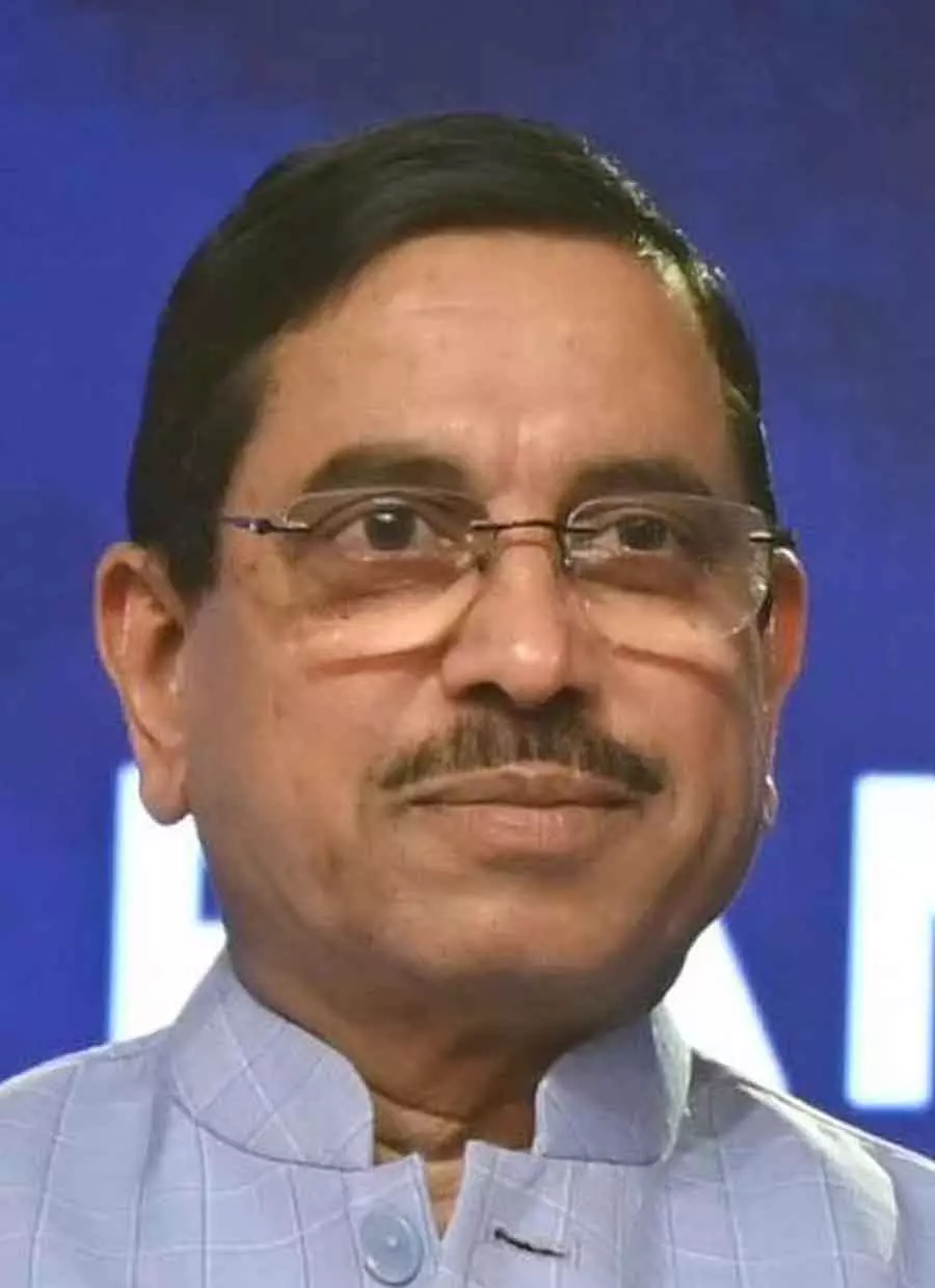 कांग्रेस ने LPG सिलेंडरों को लेकर गलत जानकारी दी: Minister Pralhad Joshi कांग्रेस ने LPG सिलेंडरों को लेकर गलत जानकारी दी: Minister Pralhad Joshi