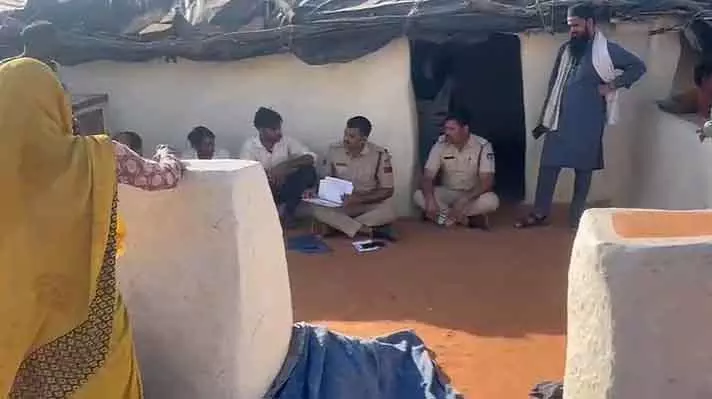 MP : शिवपुरी में रेप के आरोपी बेटे को बचाने की कोशिश में महिला की पीट-पीटकर हत्या MP : शिवपुरी में रेप के आरोपी बेटे को बचाने की कोशिश में महिला की पीट-पीटकर हत्या