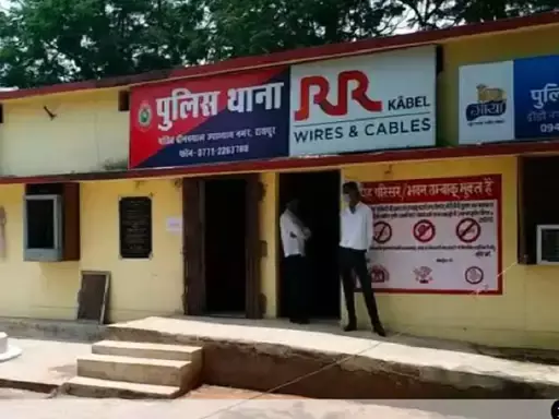 रायपुर NIT के सिक्योरिटी अफसर को मिली गोली मारने की धमकी, ठेकेदार पर आरोप रायपुर NIT के सिक्योरिटी अफसर को मिली गोली मारने की धमकी, ठेकेदार पर आरोप