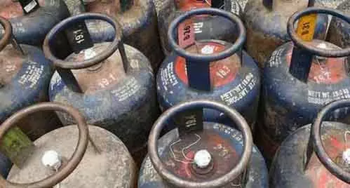 Chhatrapur कांग्रेस ने LPG संकट और महंगाई के ख़िलाफ़ प्रदर्शन किया Chhatrapur कांग्रेस ने LPG संकट और महंगाई के ख़िलाफ़ प्रदर्शन किया