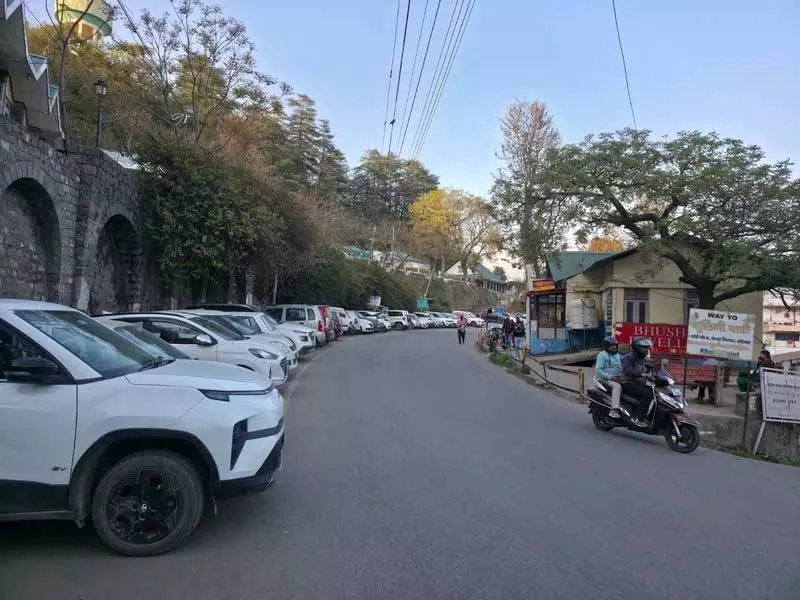 Himachal: नगर निकाय की पार्किंग में ज़्यादा पैसे वसूलने से सोलन के निवासी नाराज़ Himachal: नगर निकाय की पार्किंग में ज़्यादा पैसे वसूलने से सोलन के निवासी नाराज़