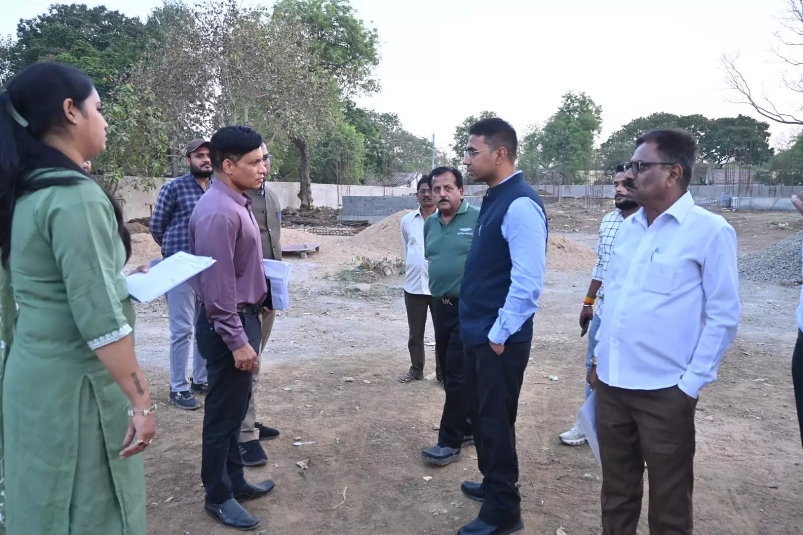 कलेक्टर और नगर पालिका अध्यक्ष ने शहर में विकास कार्यो का लिया जायजा कलेक्टर और नगर पालिका अध्यक्ष ने शहर में विकास कार्यो का लिया जायजा