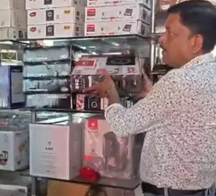 इंडक्शन का स्टॉक भी खत्म, सिलेंडर किल्लत के बीच जमकर बिकी इंडक्शन का स्टॉक भी खत्म, सिलेंडर किल्लत के बीच जमकर बिकी