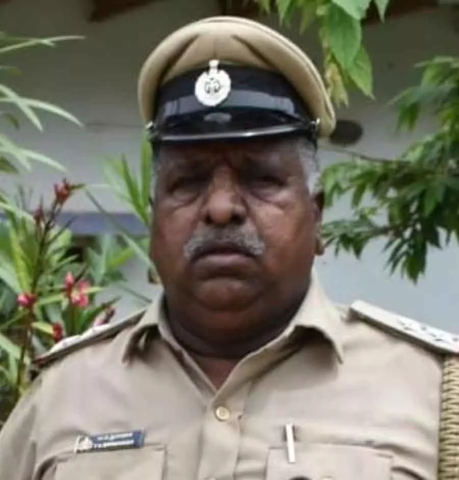 Karnataka : बाइक से गिरने के बाद रिटायर्ड सब-इंस्पेक्टर की मौत Karnataka : बाइक से गिरने के बाद रिटायर्ड सब-इंस्पेक्टर की मौत
