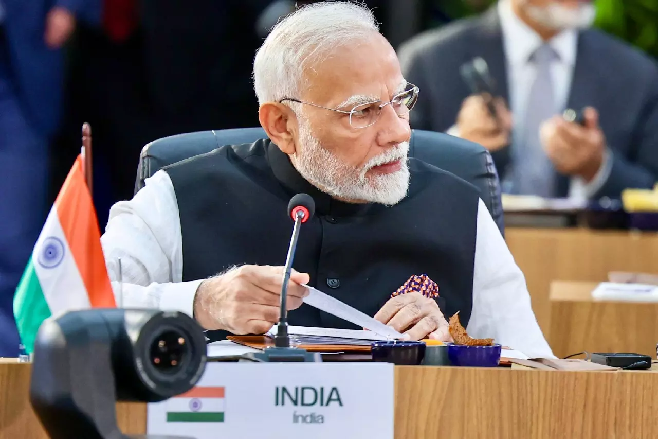 भू-राजनीति के तनाव के बीच भारत की रणनीतिक कूटनीति भू-राजनीति के तनाव के बीच भारत की रणनीतिक कूटनीति