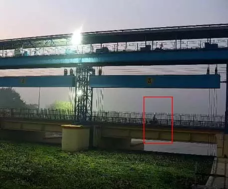 तैनात सिपाही ने गंगा में छलांग लगाकर की आत्महत्या, शव बैराज से बरामद तैनात सिपाही ने गंगा में छलांग लगाकर की आत्महत्या, शव बैराज से बरामद