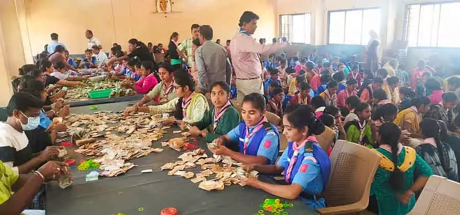Karnataka : येल्लम्मा देवी मंदिर में ₹11.06 करोड़ का दान जमा हुआ Karnataka : येल्लम्मा देवी मंदिर में ₹11.06 करोड़ का दान जमा हुआ