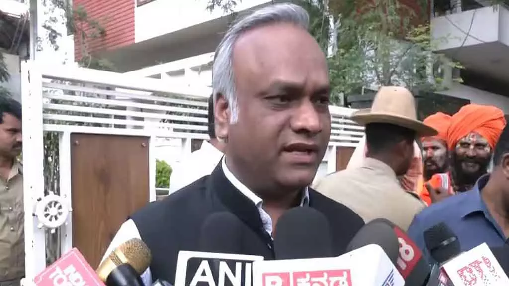 देश में कमर्शियल LPG सिलेंडरों की किल्लत: BJP ने पैदा किया संकट - प्रियंका खड़गे का तीखा हमला देश में कमर्शियल LPG सिलेंडरों की किल्लत: BJP ने पैदा किया संकट - प्रियंका खड़गे का तीखा हमला