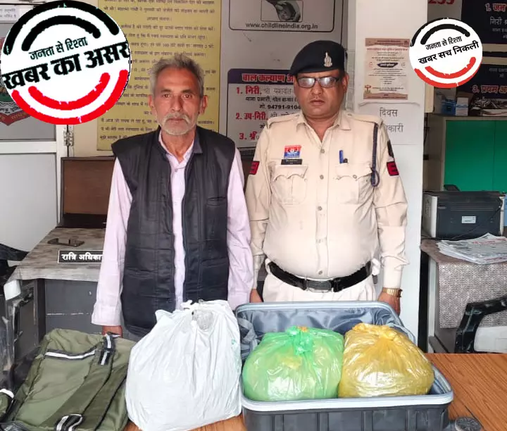 गोलबाजार में ट्राली और पिट्ठू बैग लेकर घूम रहा बुजुर्ग गांजा के साथ गिरफ्तार गोलबाजार में ट्राली और पिट्ठू बैग लेकर घूम रहा बुजुर्ग गांजा के साथ गिरफ्तार