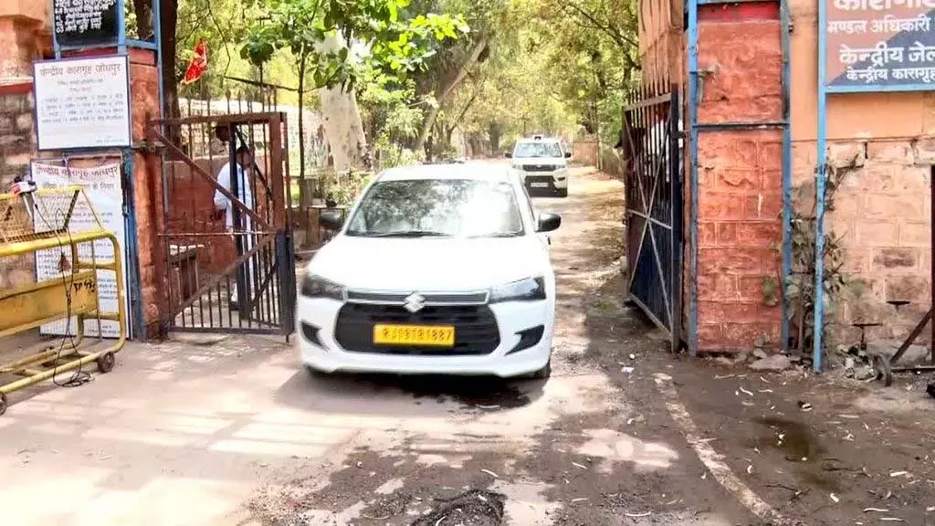 BIG BREAKING: 170 दिन बाद जेल से बाहर निकले सोनम वांगचुक BIG BREAKING: 170 दिन बाद जेल से बाहर निकले सोनम वांगचुक