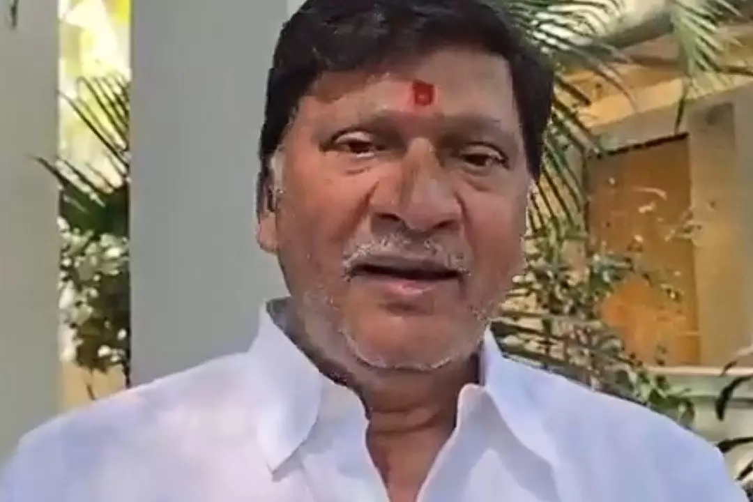 Telugu स्टार राजेंद्र प्रसाद ने MGR पर की गई टिप्पणी के लिए माफ़ी मांगी Telugu स्टार राजेंद्र प्रसाद ने MGR पर की गई टिप्पणी के लिए माफ़ी मांगी