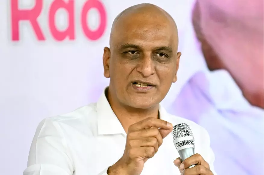 BRS नेता ने LoP गांधी से किया संविधान की रक्षा पर सवाल BRS नेता ने LoP गांधी से किया संविधान की रक्षा पर सवाल