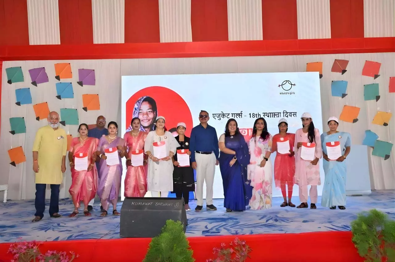 एजुकेट गर्ल्स ने 18 वर्ष पूर्ण होने पर प्रगति कार्यक्रम की शिक्षार्थियों को दीक्षांत समारोह में सम्मानित किया एजुकेट गर्ल्स ने 18 वर्ष पूर्ण होने पर प्रगति कार्यक्रम की शिक्षार्थियों को दीक्षांत समारोह में सम्मानित किया