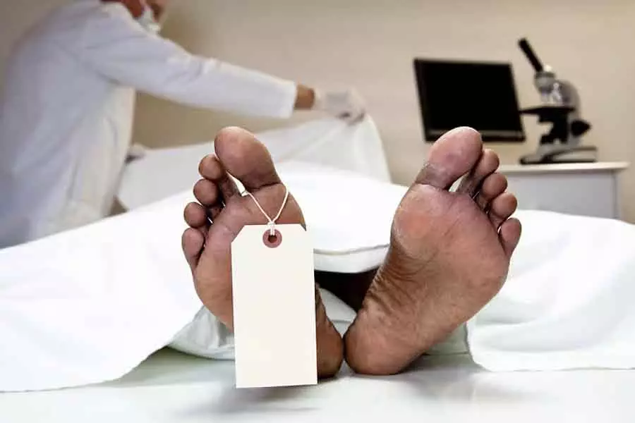 Karnataka : चलते ट्रैक्टर से गिरने के बाद महिला की मौत Karnataka : चलते ट्रैक्टर से गिरने के बाद महिला की मौत
