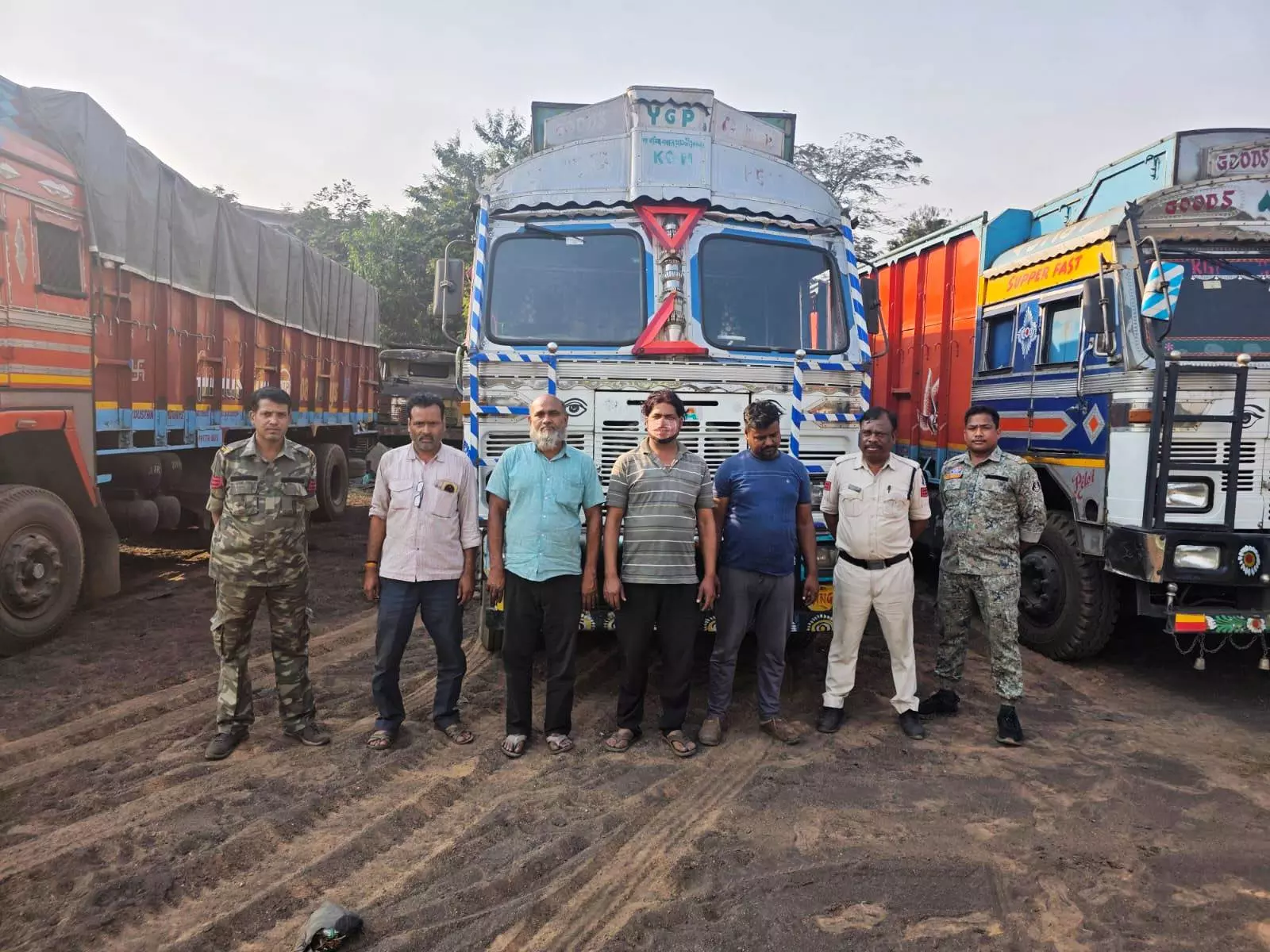 ऑपरेशन प्रहार के तहत अवैध कबाड़ पर ताबड़तोड़ कार्रवाई, 83 लाख से अधिक की संपत्ति जब्त ऑपरेशन प्रहार के तहत अवैध कबाड़ पर ताबड़तोड़ कार्रवाई, 83 लाख से अधिक की संपत्ति जब्त